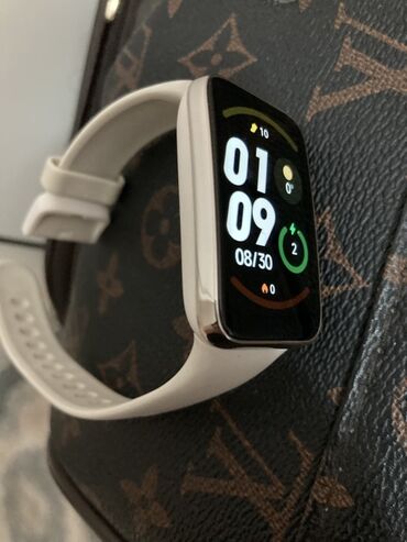 часы smart watch: Продам смарт часы Mi Band7 в почти новом состоянии. Подходят для всех