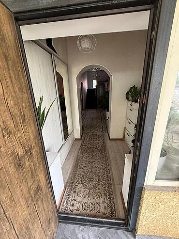 Продажа коттеджей и домов: 6 комнат и более, 220 м², 4 соток, Бишкек, Собственник — 13