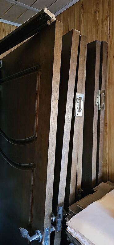 реставрация окрашенных межкомнатных дверей: Двери межкомнатные, натуральный шпон, Белоруссия, б/у. Коробы