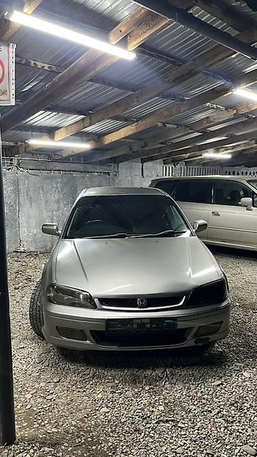 Другие автомобили: Седан серебристого цвета, 4 двери. Компактный и удобный для города — 7