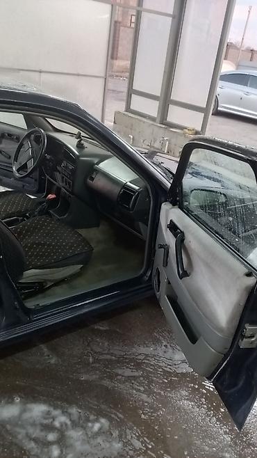 Volkswagen: Volkswagen Passat: 1989 г., Седан — 4