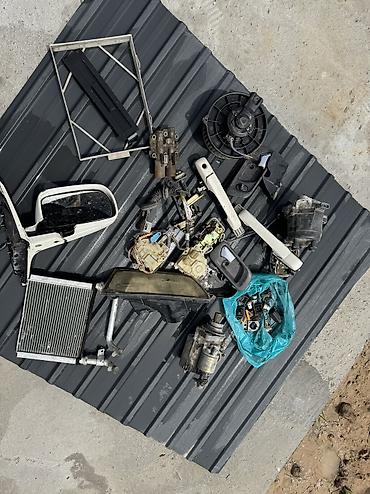 Другие детали кузова: Набор автозапчастей (разнородные детали, см. фото) Состав примерный — 35