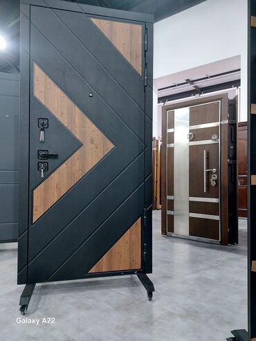 Giriş qapıları: Dəmir giriş qapıları – müasir dizayn və gücləndirilmiş təhlükəsizlik — 47