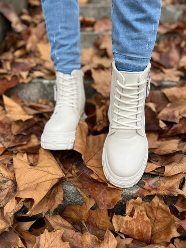 Čizme: Unisex kanađanke
36-41
2.800 — 2