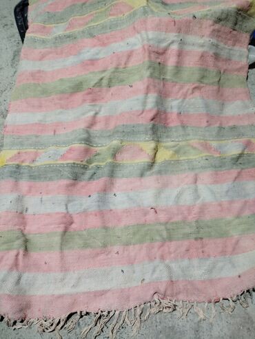 Pastel dəstləri: 1 əsirlik qədimi kilim satılır . uzunu 2 metr eni 80 sm