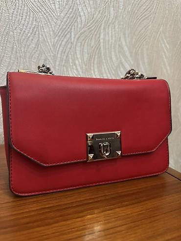 charles keith: Çiyin çantası, Charles & Keith, İşlənmiş — 1