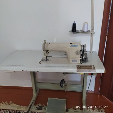бытовые швейные машинки: Швейная машина Jack