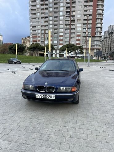bmw 7 серия 735i at: BMW 5 Series sedan (E39 kuzov). Tünd mavi rəng, 4 qapı, arxa