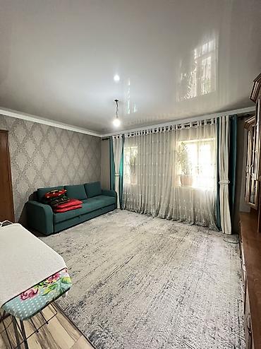 Үйлөрдү сатуу: 3 бөлмө, 70 м², 4 соток, Бишкек, Батыш (жаңы) автовокзалы Риелтор — 1