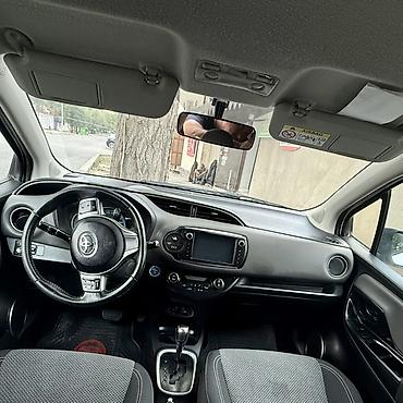 тайота айрис: Toyota Yaris: 2015 г., 1.5 л, Автомат, Бензин, Хэтчбэк — 4
