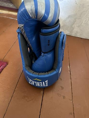 Перчатки: Набор для бокса/единоборств в синем цвете: - Перчатки Venum, вес 12 — 6