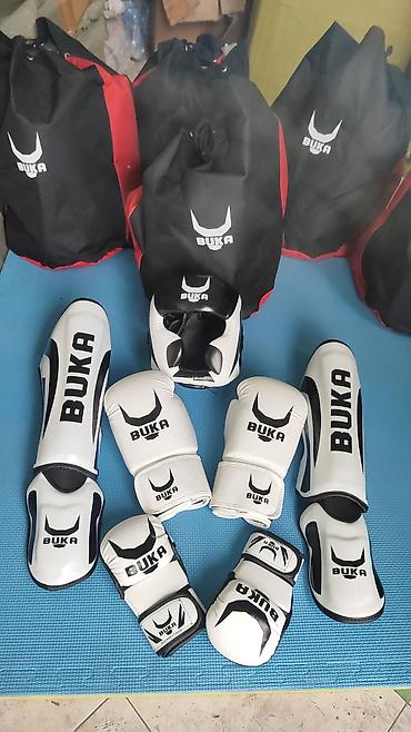 Перчатки: Комплект экипировки для единоборств BUKA Состав набора: - Боксерские — 1