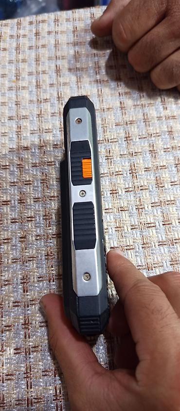 telefon kabloku: BQ Tank Quattro P düyməli mobil telefon Salam hərkəsə adapteri də var — 4