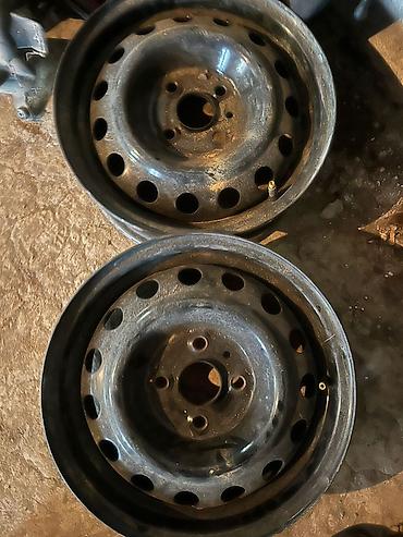 kia sedd: 3 eded kia rio kalpaki
2 eded r14 diski 4 bolt — 3