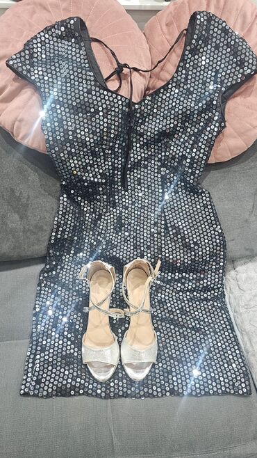 Kompleti: Set za svečane prilike: šljokičasta haljina + srebrne sandale - — 2