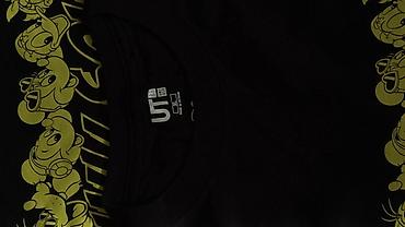 прямые джинсы: Мужская футболка, XL, Uniqlo, Б/у, цвет - Черный — 2