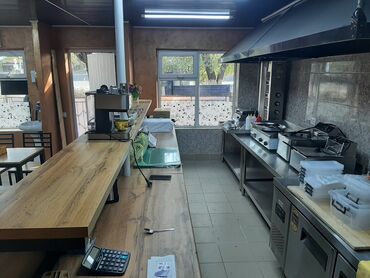 аппарат для жарки мяса для шаурмы: Продаю бу оборудование для фастфуд диваны 4шт стол 4шт стул 8шт грилы