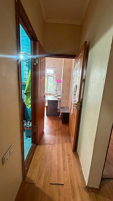 105: 2 комнаты, 55 м², 10 мкр 105 серия, 4 этаж, Старый ремонт — 1