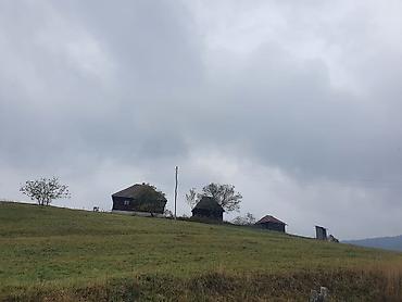 Kupujem kuću: Na prodaju plac površine 40 ari 12 km od centra Zlatibora. Na placu je — 5