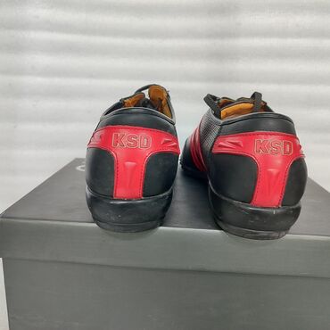 Кроссовки и спортивная обувь: Кроссовки из натуральной кожи 
с перфорацией ( отверстия сбоку) — 9