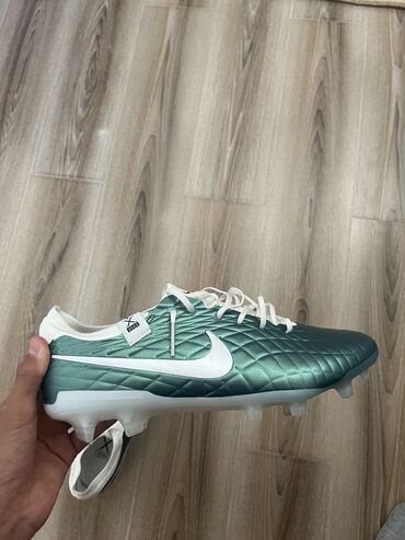 настольные теннисные ракетки: Продаю футбольные бутсы Nike Tiempo legend Новые ни разу не одевал
