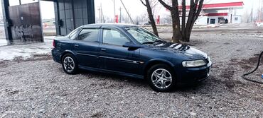 Opel: Opel Vectra: 2001 г., 1.8 л, Механика, Бензин, Седан