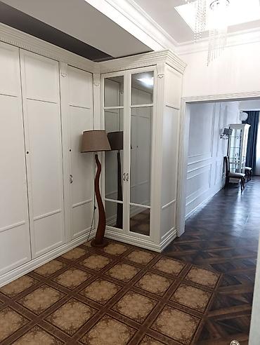 Посуточная аренда квартир: 3 комнаты, Душевая кабина, Постельное белье, Кондиционер — 3