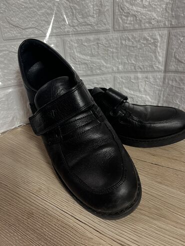 мужские кожаные туфли: Кожаные туфли на мальчика, 38 размер