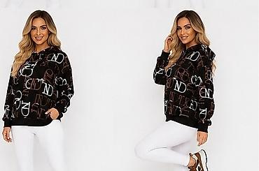 helanke pull and bear: Ženska dukserica s kapuljačom – crna sa celopreplavljenim printom — 1