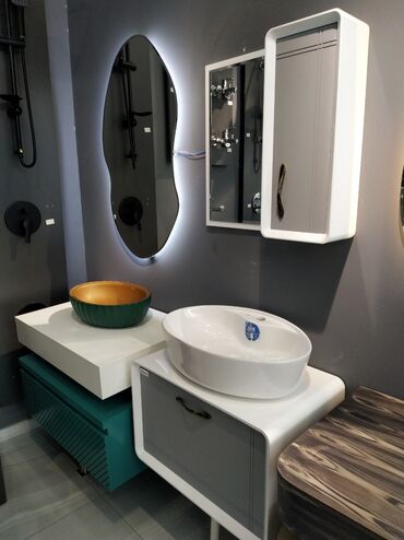 hamam krantlari: Oval formada ağ rəngli keramika lavabo, tək dəlikli kran