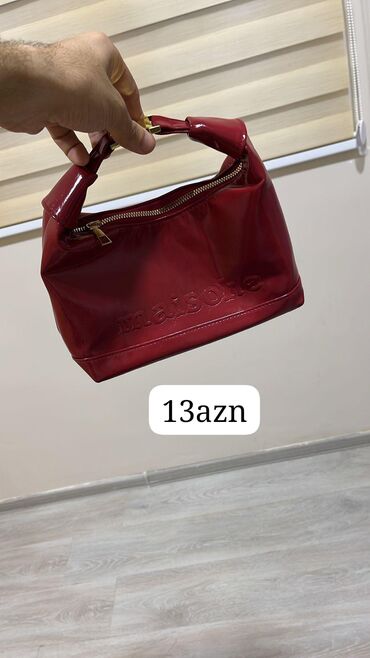 Jiletlər: Məhsullar: - Qara jilket/ceket: zipli ön hissə, yanlarda qapaqlı və — 15