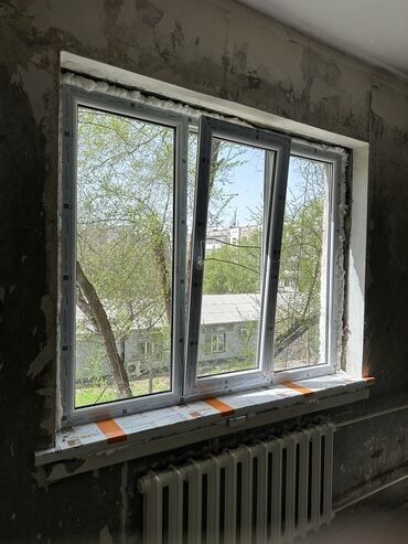 айнек терезе бу: ПВХ-окно с двойным остеклением - Трехстворчатая конструкция: две