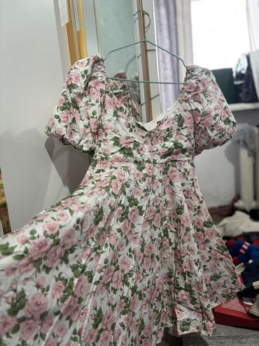 летнее платье с капюшоном: Платье с цветочным принтом отдам за 700. Покупала 2000, надевала 1 раз