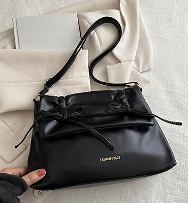 Qadın çiyin çantası – “FASHION & BAGS” yazılı, qara rəng - lalafo.az -da Qadın çiyin çantası – “FASHION & BAGS” yazılı, qara rəng -