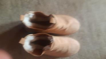 braon korset: UGG Australia ženske zimske čizme – niski model(broj 40) - Brend: UGG — 2