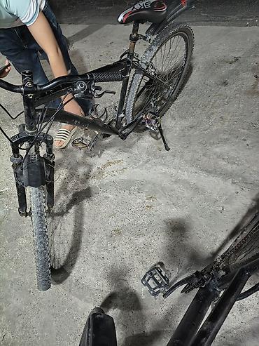 velosiped enduro: Şəhər və yüngül off-road üçün dağ velosipedi

- Rəng: qara
- — 1