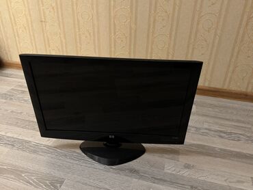 Masaüstü kompüterlər və iş stansiyaları: HP LCD monitor - Təxminən 22–24 düym diaqonallı, geniş ekran