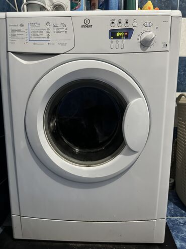 петля топчу машинка: Кир жуучу машина Indesit, Колдонулган, Автомат, 5 кг чейин, Компакттуу