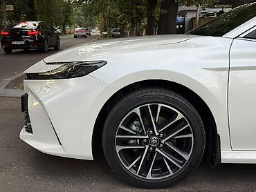 мини электро: Toyota Camry: 2024 г., 2.5 л, Гибрид, Седан — 4