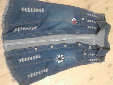 cins pencekler 2022: Cins jilet - Material: qalın mavi denim - Dizayn: qolsuz, kenarları