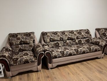 мебели диваны: Түз диван, түсү - Күрөң, Колдонулган