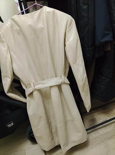mind error jeans: Женский костюм со штанами MANGO (двойка) и натуральный кожаный плащ — 4