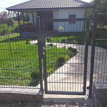 Proizvodi od rolovanog metala, metalni kanali: 🚪 PEŠAČKA KAPIJA CINK + PVC Sa dva stuba – komplet sa okovom 📍 Fence — 2