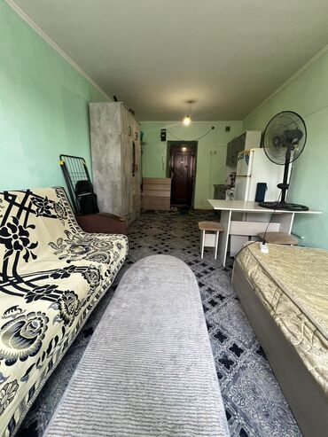 жалалабат квартира: 1 бөлмө, 19 кв. м, Жатакана жана мейманкана түрүндө, 4 кабат, Косметикалык ремонт