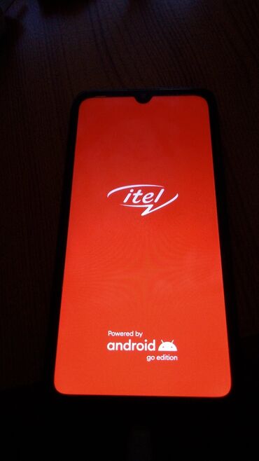 авто бувер: Смартфон Itel, работающий на операционной системе Android Go Edition