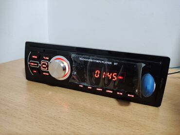 Audio oprema za auto: Radio za kola USB Bluetooth 4x45W Radio za kola USB Bluetooth