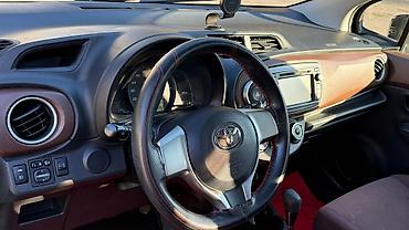 bort baqaj: Toyota Vitz (Yaris) hatchback - Kuzov: 5 qapılı, qara rəng - — 4