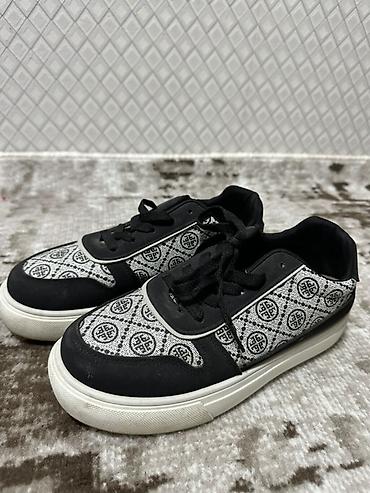 Krasofkalar və idman ayaqqabıları: Maştağadadır Çox az istifadə olunub İçində tam təzəsi də var — 10