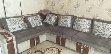 угловой диван с столом: Угловой диван, цвет - Серый, Б/у
