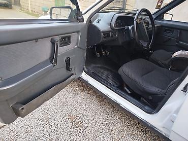 lada samara: Lada Samara sedan – ağ rəng, 4 qapı, arxa ötürücülü. - Salon: qara — 2